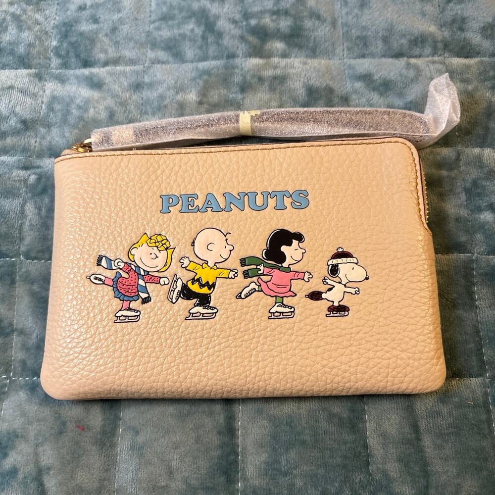 Coach Wristlet Cream Leather Small Peanuts Snoopy NWT